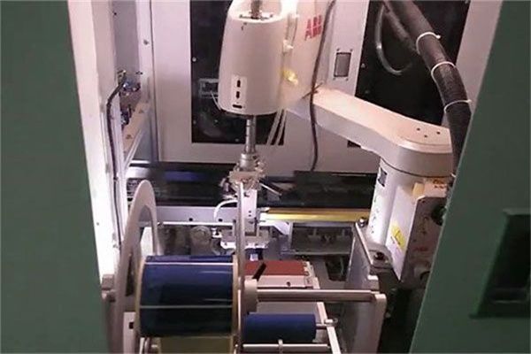 ABB機(jī)械手筆記本輔料貼合應(yīng)用