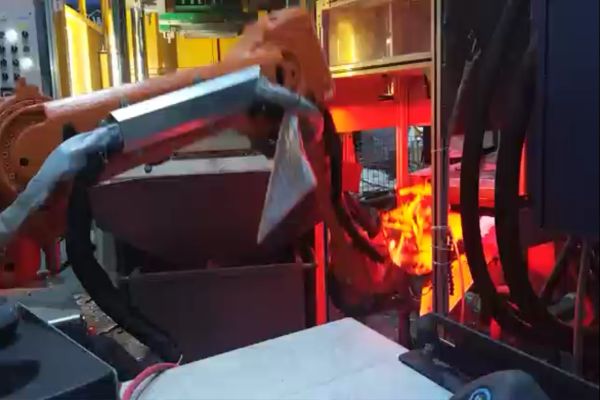 視覺引導(dǎo)機(jī)械手打磨筆記本外殼應(yīng)用